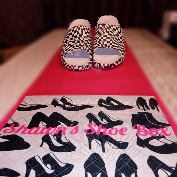 Wild Fable Slides - Picture 8 of 8